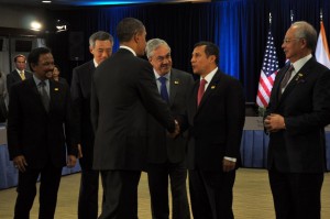 TPP: peruanos exigen explicaciones a Humala